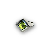 Pyra peridot ring
