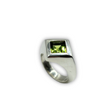 Pyra peridot ring